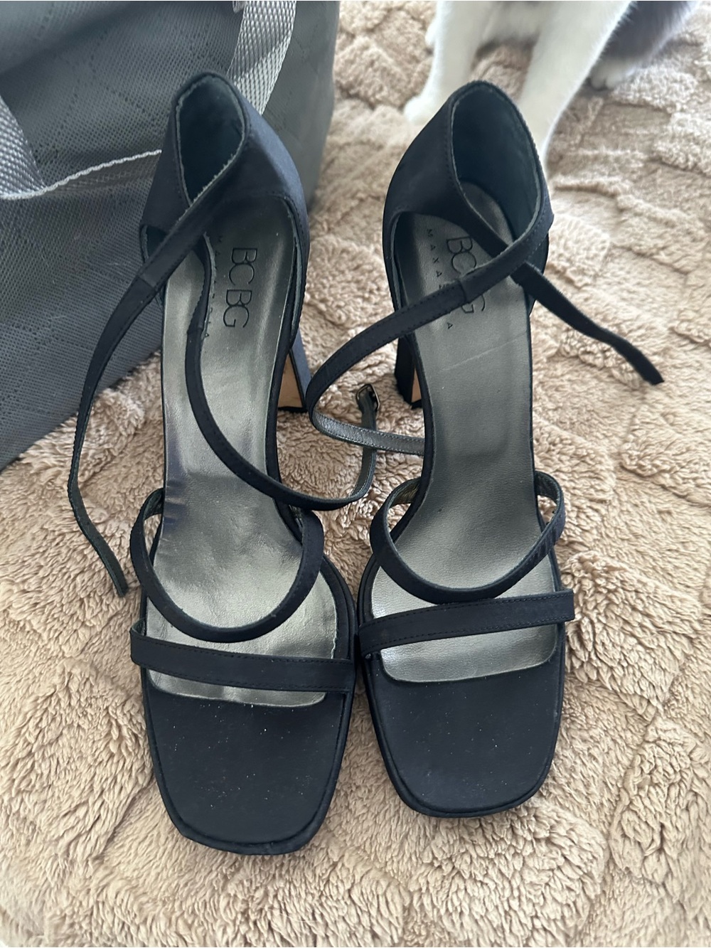 BCBG
VINTAGE Black Strappy Heels SZ 7.5